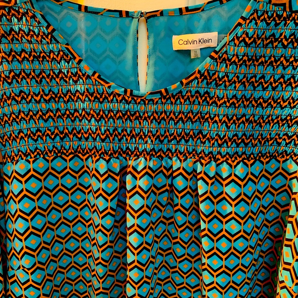 Calvin Klein Blouse you don’t want to pass up - Picture 3 of 9